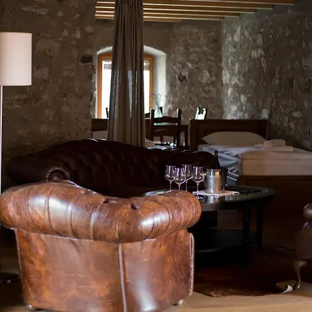 Castle Boutique & Hotel