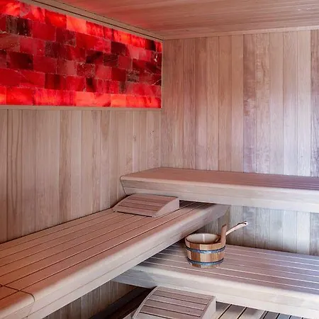 Castle Boutique & 4* Vinica