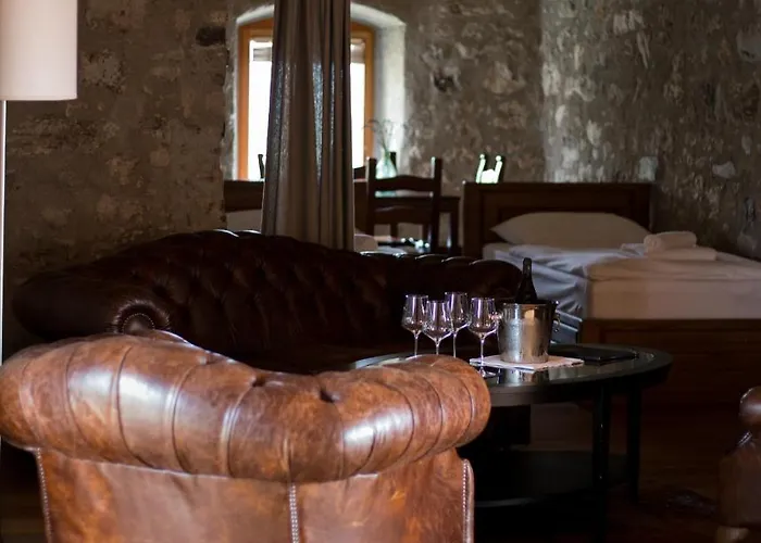 Castle Boutique & Hotel